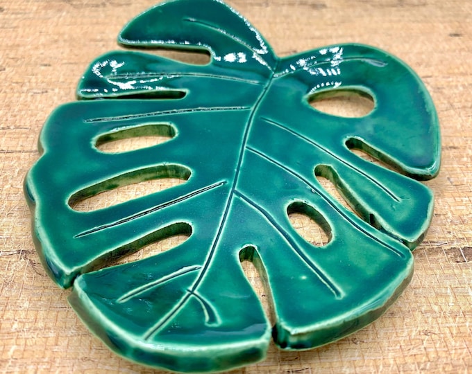 Monstera Leaf Pottery Soap Dish, Green Philodendron Ceramic Leaf Dish, Swiss Cheese Leaf Dish