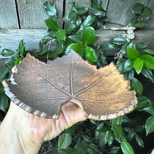 Handcrafted Stoneware Grape Leaf Bowl: Decorative Pottery Dish