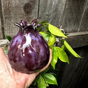 pomegranate vase, pottery pomegranate sculpture, ceramic bud vase, dried flower vase, pomegranate pottery gift, fertility abundance pottery