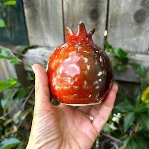pomegranate vase, pottery pomegranate sculpture, ceramic bud vase, dried flower vase, pomegranate pottery gift, fertility abundance pottery