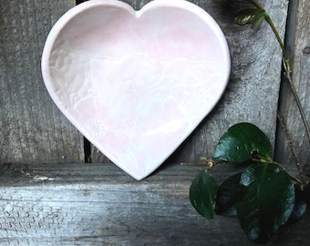heart dish, heart-shaped ceramic dish, ideal pottery gift, pink heart dish, small jewelry dish, guest soap dish, ring dish, small heart bowl