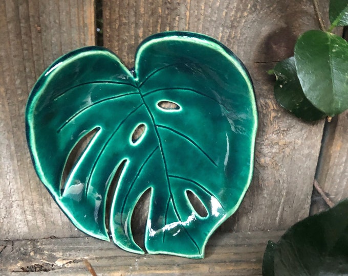 Monstera Leaf Pottery Soap Dish Green Tropical Ceramic Leaf Etsy