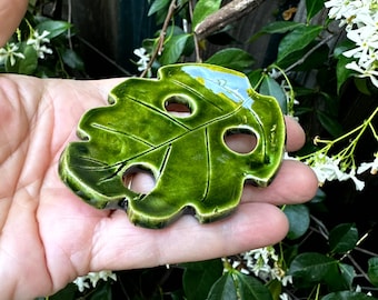 Handcrafted Ceramic Monstera Leaf Dish: Tropical Decor Pottery
