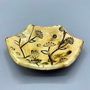 flower dish, ceramic floral-design dish, small jewelry dish, ideal home pottery gift, small tealight dish, guest soap dish, 6 sided dish
