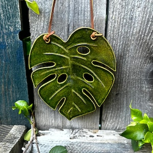 Dekoracja ścienna z liścia monstery, ręcznie robiona ozdoba z liścia, ścienna zawieszka z tropikalnego liścia, prezent z ceramiki do domu, prezent dla miłośników roślin, dekoracja z liścia monstery
