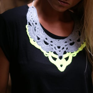 Maxi Crochet Necklace. Gray & Neon.