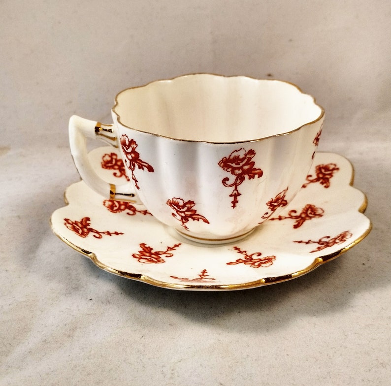 English Scalloped Tea Cup/Saucer Chinese Red Floral Motif Etsy