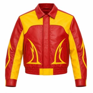 Puede incluir: Una chaqueta de cuero roja y amarilla con cuello puntiagudo, tapeta de botones frontal y mangas largas. La chaqueta presenta aplicaciones amarillas en forma de llama en el pecho y las mangas, con una cintura amarilla y puños rojos.