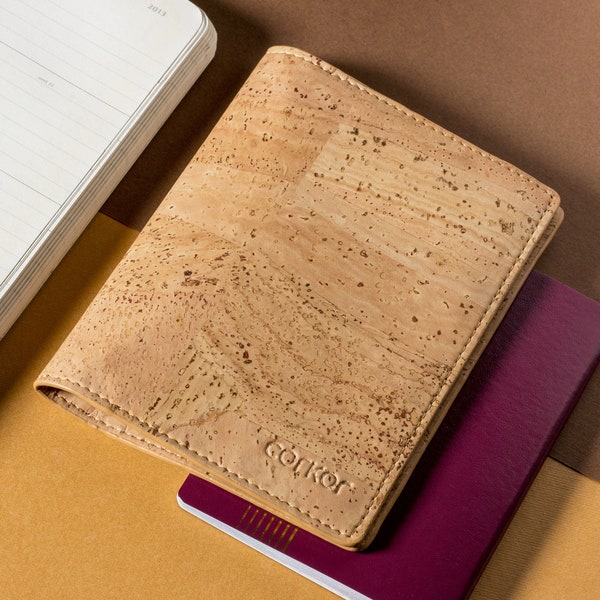 Passport Wallet Vegan Cork - Personalized Engraved Gift - Bifold Sustainable Vegan Gift for Man for Cards and Cash