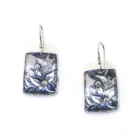 Tabra Floral Emboss Earrings - EE1063