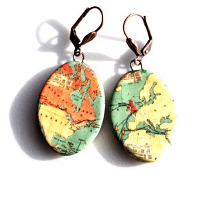 Boucles d'oreilles ovales, céramique artisanale carte de géographie Amerique du Nord Europe, décor recto verso.