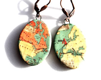 Boucles d'oreilles ovales, céramique artisanale carte de géographie Amerique du Nord Europe, décor recto verso.