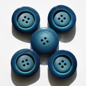 Set of 5 large buttons thick blue gradient 4 holes of 28 mm in diameter. image 2