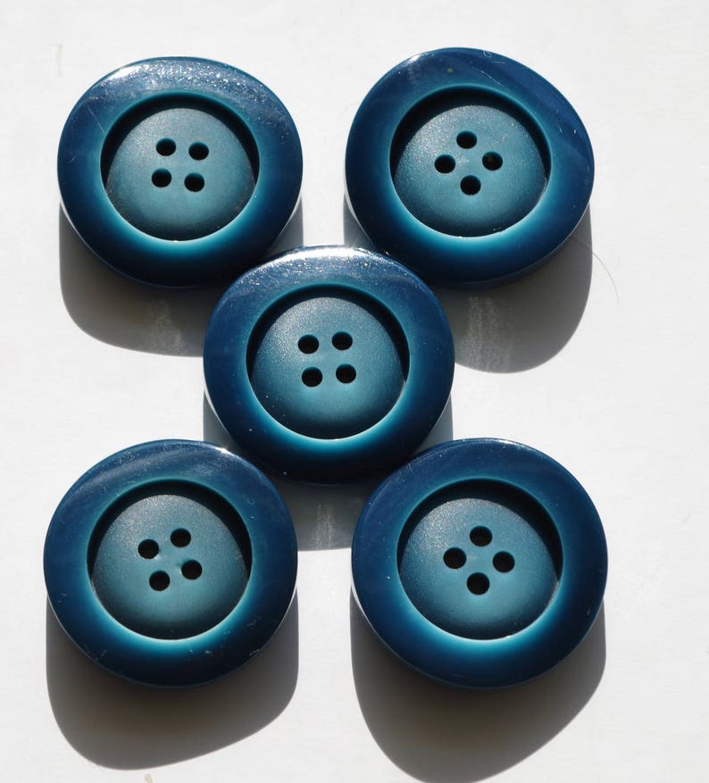 Set of 5 large buttons thick blue gradient 4 holes of 28 mm in diameter. image 3