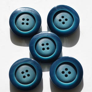 Set of 5 large buttons thick blue gradient 4 holes of 28 mm in diameter. image 1
