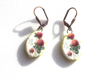 Boucles d'oreilles ovales, bouquet de roses, décor chromo romantique, céramique artisanale .