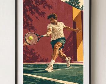 Può includere: Una stampa artistica incorniciata che raffigura un tennista con maglietta bianca e pantaloncini scuri che colpisce una pallina da tennis gialla con una racchetta. La scena mostra un campo verde scuro, una parete rossa e un angolo giallo.