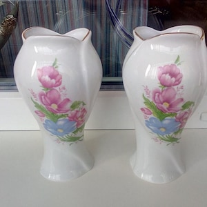 Pair of Vintage Apulum Romanian Porcelain Vases – Matching Set of Two Hand-Painted Flower Vases, Alba Iulia Romania Fine Ceramic Gold Trims