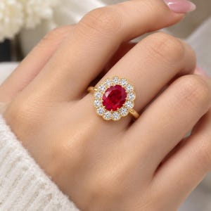 Anillo ovalado AAA con halo de rubí, anillo de compromiso chapado en oro de plata de ley 925, anillo solitario de rubí rojo, anillo de novia de estilo vintage, regalo para ella.