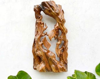 Abstracte houten sculptuur, unieke handgemaakte wanddecoratie, gesneden uit hout.