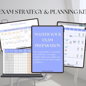 Könnte beinhalten: Ein Prüfungsstrategie- und Planungsset auf drei digitalen Tablets. Die Bildschirme zeigen einen Wochenplaner, einen Oktoberkalender und einen Lernplan. Auf dem mittleren Tablet steht der Text: MASTER YOUR EXAM PREPARATION.