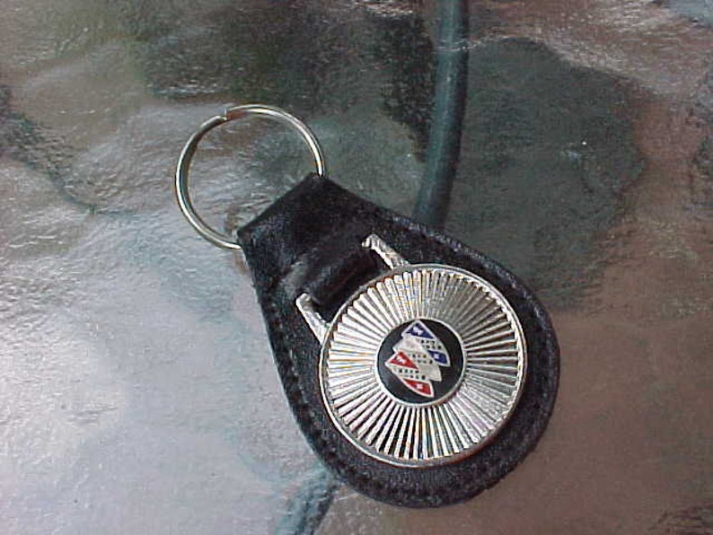 LEATHER FOB. BUICK CLASSIC CAR KEY RING archives.midweek.com