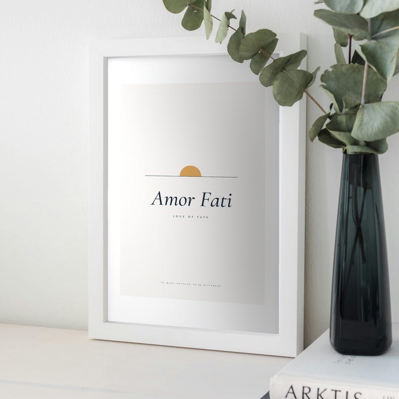 Lámina Amor Fati, Arte mural con cita estoica, Póster tipográfico minimalista, Imprimible para oficina imagen 1