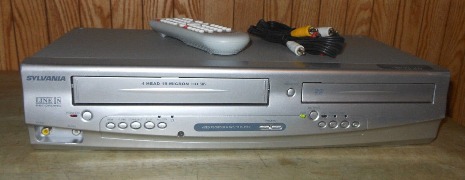 Sylvania DV220SL8 DVD VCR Combo Dvd Player Vhs Player With
