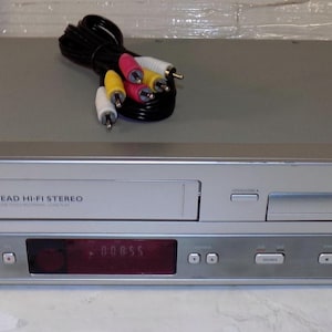 Philips Magnavox dvp3150 DVD VCR Combo with Cables No Remote