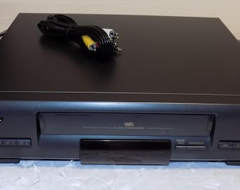 Quasar vh230 Mono VHS VCR Vhs Player With A/V Cables No Remote