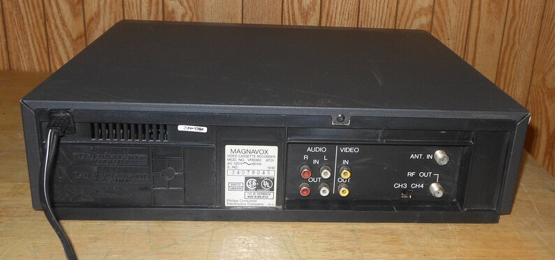 Magnavox VR9362 VHS VCR Recorder Player With Remote /& Cables