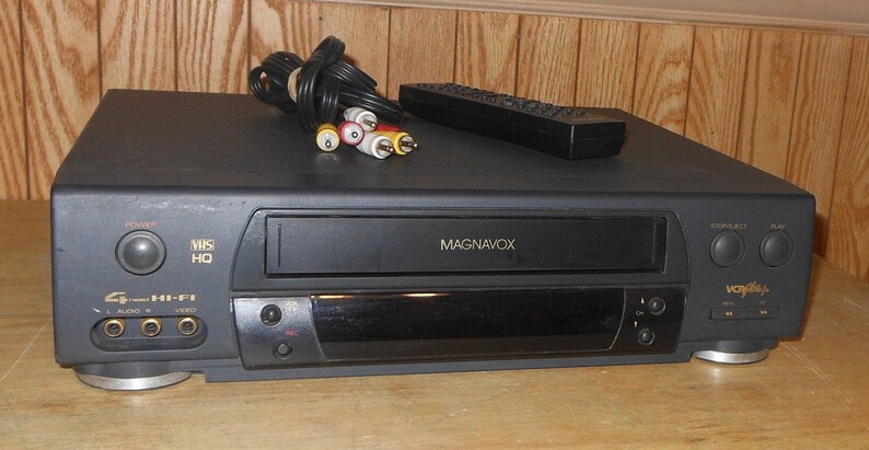 Magnavox VR9362 VHS VCR Recorder Player With Remote /& Cables