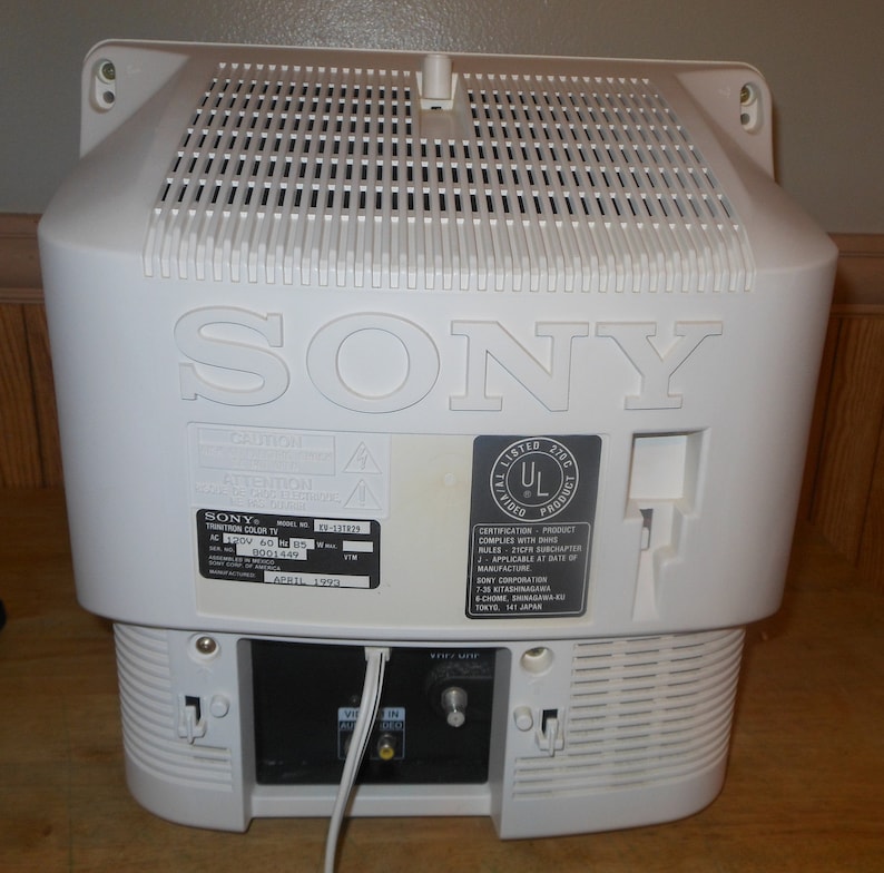 Sony kv-13tr29 13 CRT Color TV Nice Retro Gaming TV with Remote Control