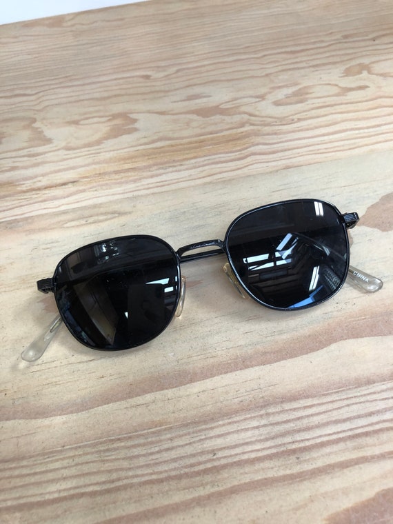 Small square sunglasses - image 7