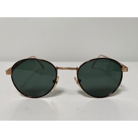 Round classic vintage sunglasses