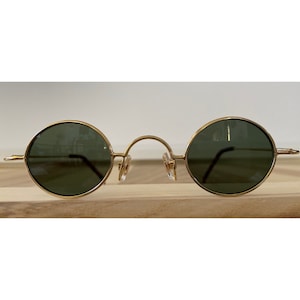Round retro vintage sunglasses