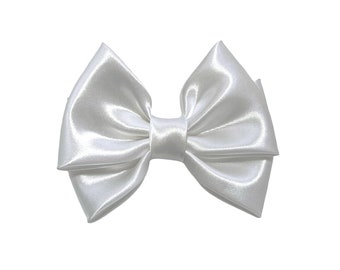 White hair bow handmade on a satin fabric. Flower girl white hair bows. Wedding bows for women.  White Satin barrette bow. Bows on clips