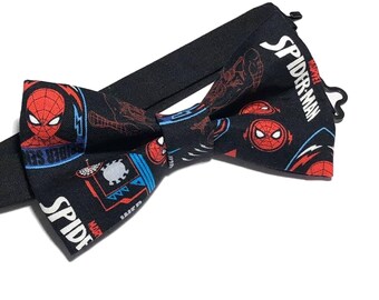 Spiderman Bow Tie Necktie Dickie Games Badge Costume Comics Marvel T-Shirt