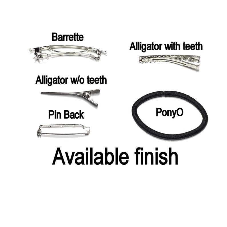Puede incluir: Una variedad de pinzas para el cabello y un el&aacute;stico para el cabello. Las pinzas incluyen una barrette, una pinza de cocodrilo con dientes, una pinza de cocodrilo sin dientes y una pinza de seguridad. El el&aacute;stico para el cabello es negro.