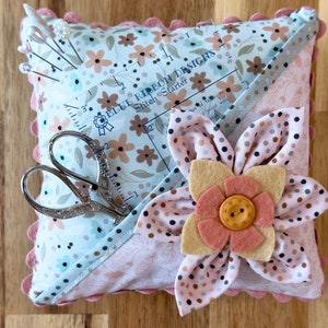 Limited 3D Floral Pincushion - Bowl Filler - Pin Pillow - Tiny Pillow - Stitching Pincushion with Pocket and 3D Flowers - Rick Rack Edging