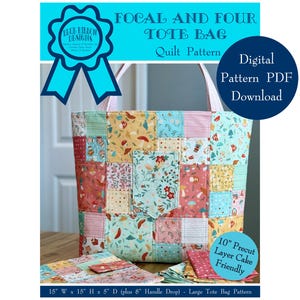 Puede incluir: Un patrón de acolchado digital para una bolsa de mano grande con un diseño de patchwork que presenta estampados florales y geométricos en tonos de rosa, azul, verde y amarillo. El patrón mide 38 cm de ancho por 38 cm de alto y 13 cm de profundidad, con una caída de asa de 20 cm. El patrón también es compatible con pasteles de capas, utilizando cuadrados de tela precortados de 25 cm.