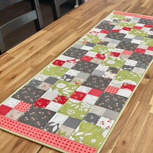 Floral Charm Table Runner and Pot Holders Quilt Pattern - Digital Pattern PDF Download