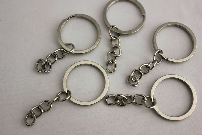 lot de 10 porte-clés à anneaux ronds et chainette d'accroche couleur métal argenté 51x24 mm image 1