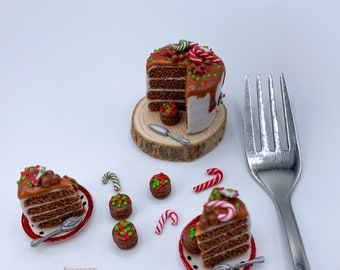 Layer cake Christmas miniature decoration barley sugars and small macaroons