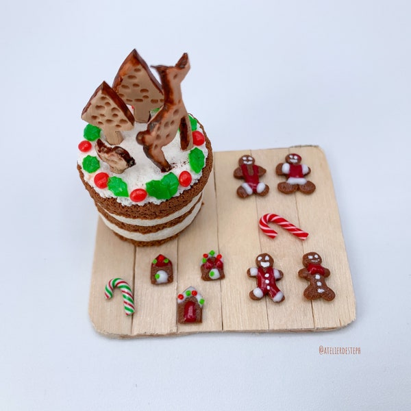 Layer Christmas cake and its cookies, decoration berries and holly leaves and forest motifs imitation wood in fimo, miniature 1:12th