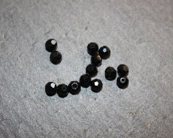 Lot 10 perles rondes à facettes en cristal de couleur noir diamètre 4 mm