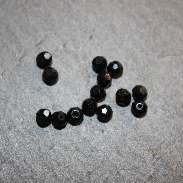 Lot 10 perles rondes à facettes en cristal de couleur noir diamètre 4 mm