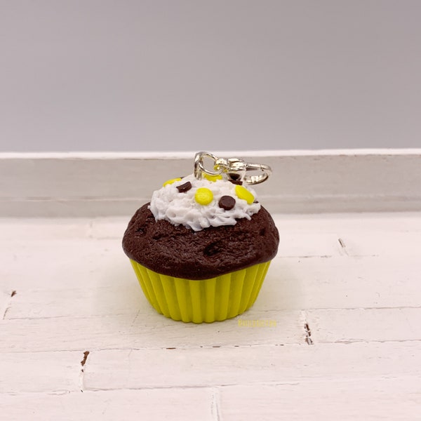 Pendant or charm cupcake yellow lemon, décor chantilly yellow and brown lozenges in fimo, gourmet jewel