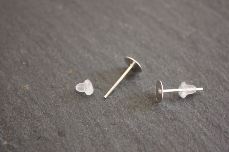 Lot 50 supports de boucles d'oreille puce 12x6 mm en métal argenté et leur embout image 3
