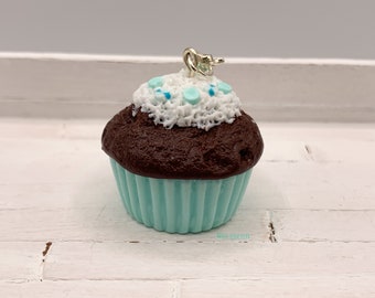 Pendant or charm cupcake green mint, décor chantilly lozenges mint green and turquoise in fimo, gourmet jewel